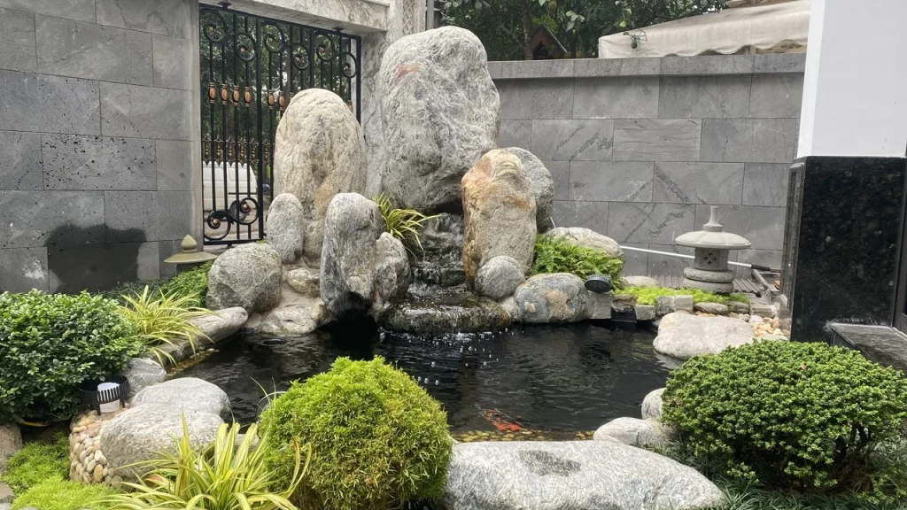 Cảnh quan sân vườn tại biệt thự Linh Đàm, Hà Nội