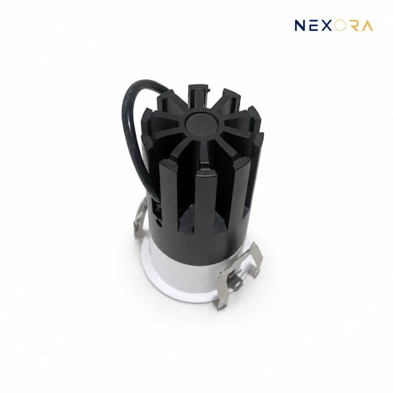 Bộ phận tản nhiệt phía trên của đèn spotlight NEXORA JK-45SH
