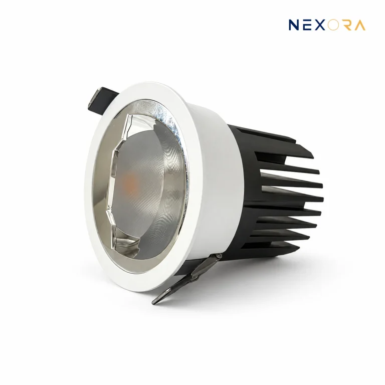 Đèn spotlight giải pháp NEXORA PC-75R góc nhìn nghiêng từ mặt trước