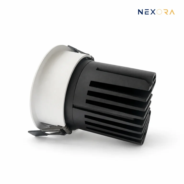 Đèn spotlight NEXORA PC-75R góc nhìn nghiêng từ phía sau