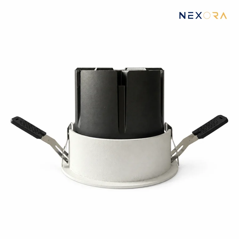 Bộ phận tản nhiệt phía sau của đèn spotlight NEXORA XC-75SH